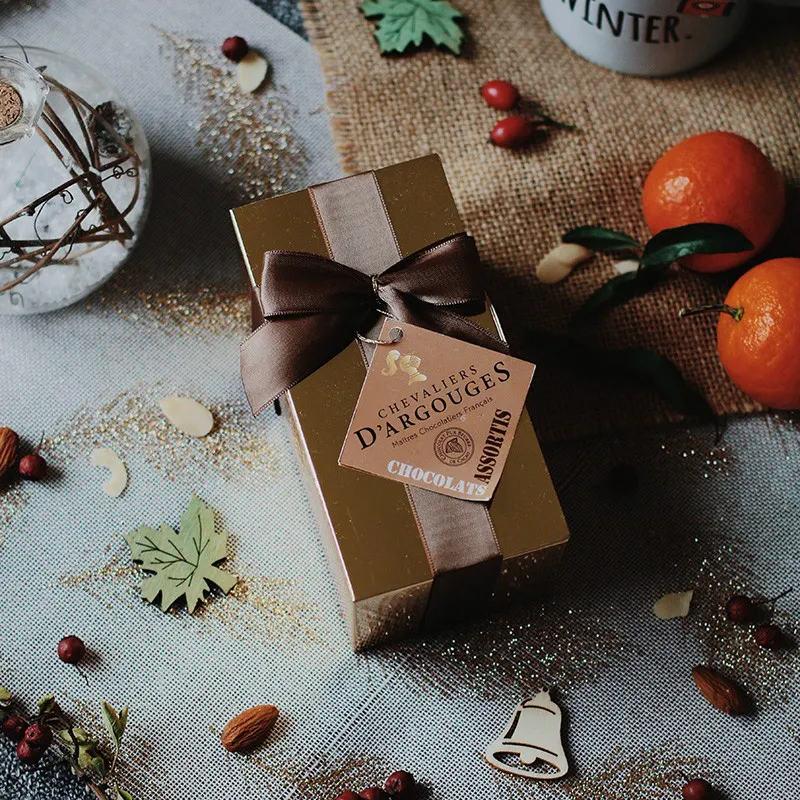 18 Mixed Chocolate Gold Gift Box